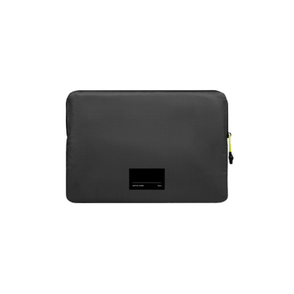 Native Union Ultralight Sleeve - etui ochronne do Macbook 16" (black)